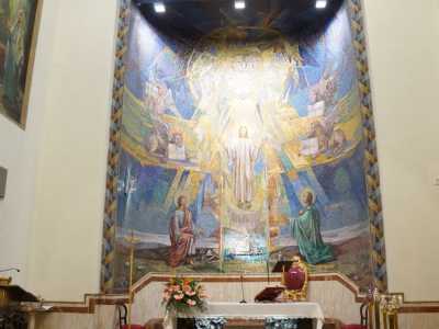 ...il grande mosaico presente nell�abside che rappresenta la Trinit�...
